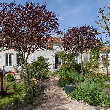 La Clef Des Champs Bed & Breakfast Saint-Mard (Charente-Maritime)