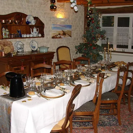 La Clef Des Champs Bed & Breakfast 3*