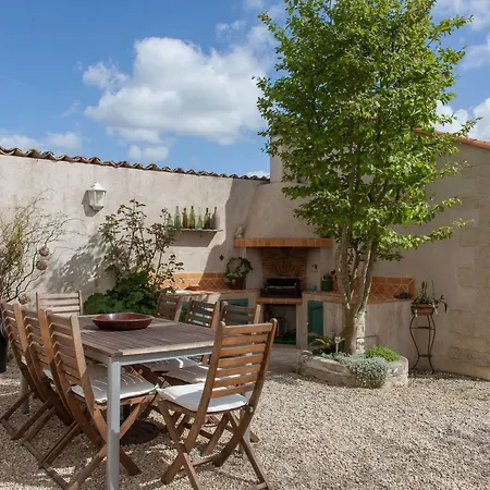 La Clef Des Champs Bed & Breakfast